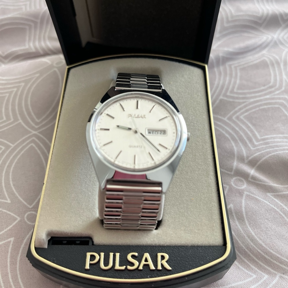 Pulsar Silver Stainless Steel Men's Watch with White Dial - Picture 3 of 5